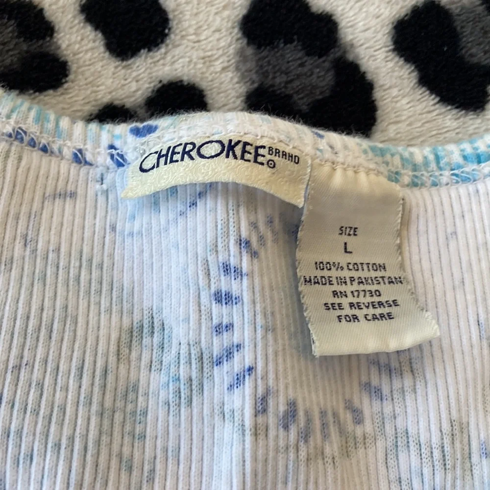 🌻5/$15🦩Cherokee blue floral tank. Size large - Picture 3 of 7